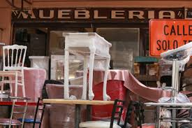 Entrada de la mueblería Madre Selva